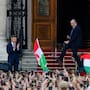 Se hizo viral por sus pasos de baile y ya le disputa el escenario a Donald Trump: él es Zsolt Hegedűs, el ministro que festejó en el Parlamento húngaro