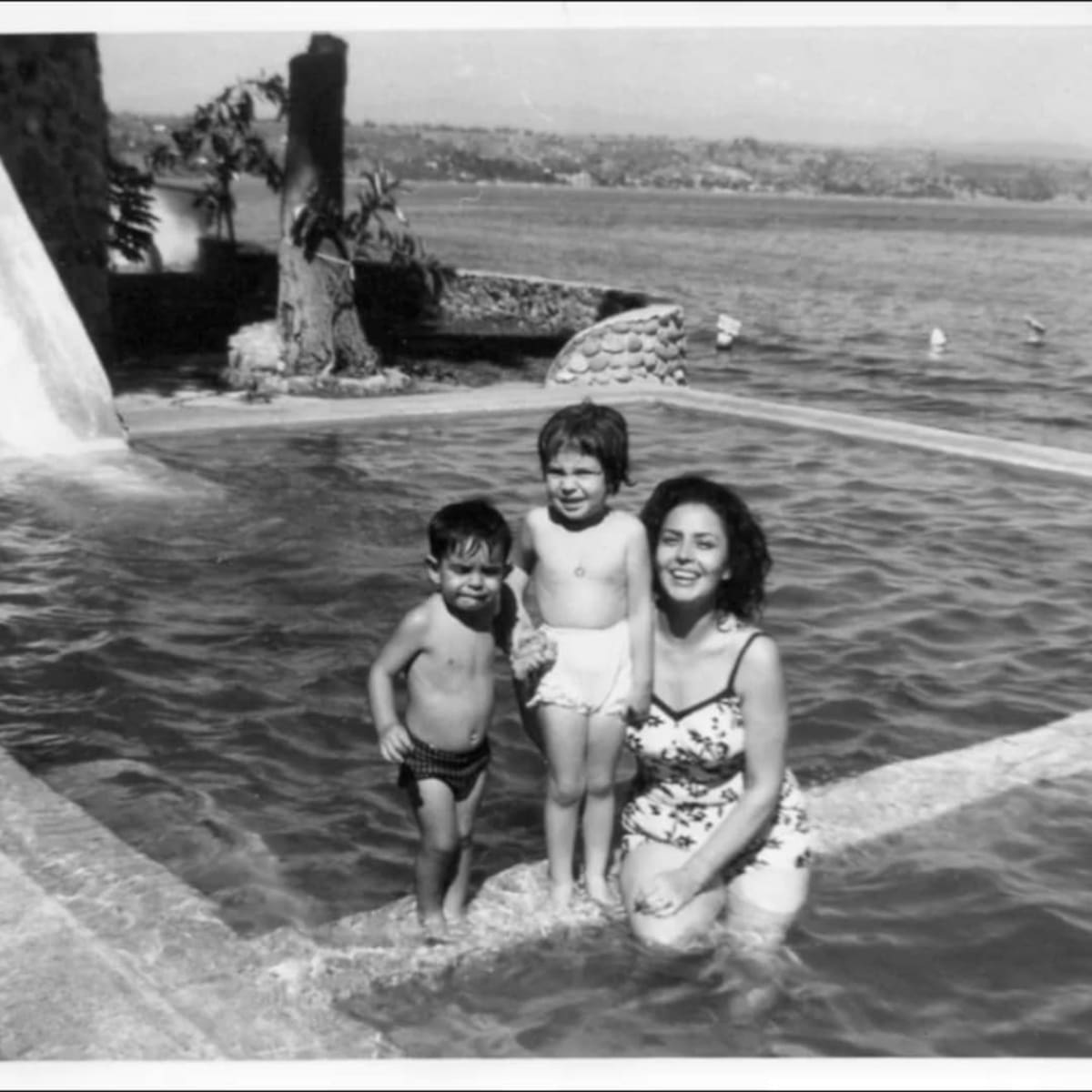 Eugenio Derbez, Silvia Eugenia y Silvia Derbez
