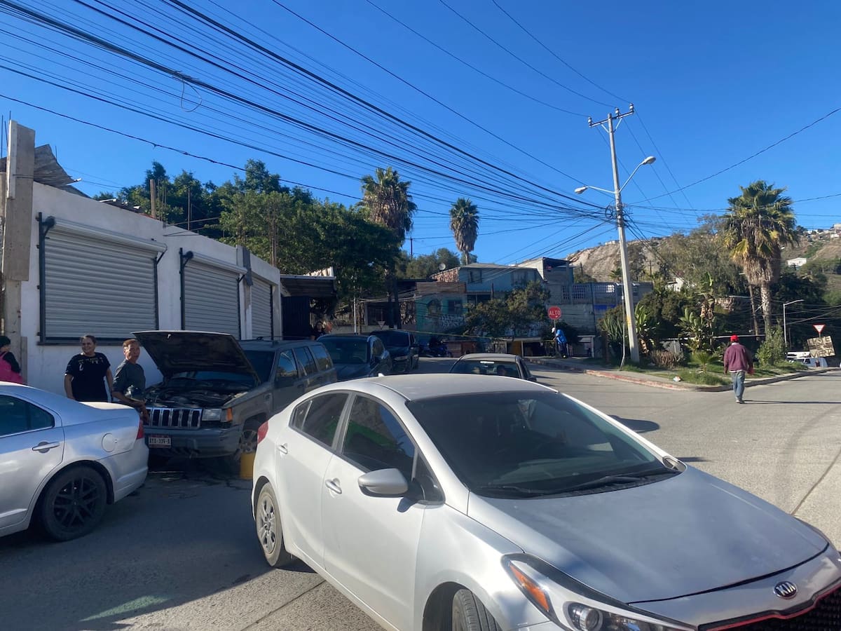 Exigen intervención de autoridades por el desbordamiento de aguas residuales en la zona. Foto: Emmanuel Castañeda