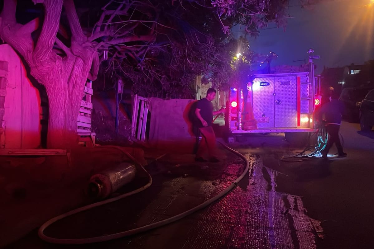 Queman vivienda en Rosarito, pudo haber sido provocado por bomba molotov