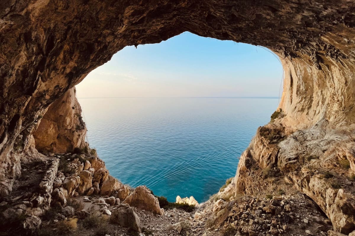 Experimentos en una cueva similar permitieron recrear las condiciones de iluminación utilizadas hace 14,400 años. Foto: Pexels