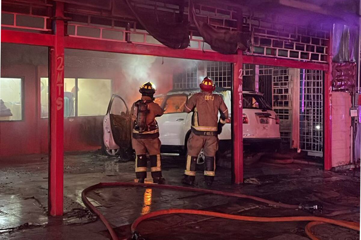 Bomberos Tijuana atienden dos incendios y una fuga de gas