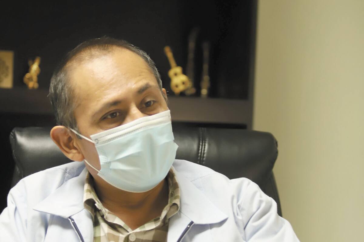 Usa conocimientos para ayudar a pacientes