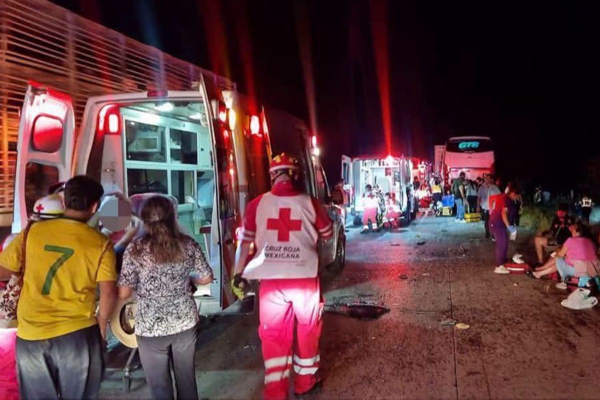 ‘Camionazo’ en la carretera Obregón–Empalme deja un muerto y más de 20 lesionados; autobús viajaba hacia Tijuana
