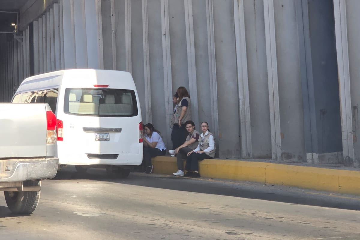 Caos vial tras embotellamiento por choques en el desnivel del Distribuidor Vial