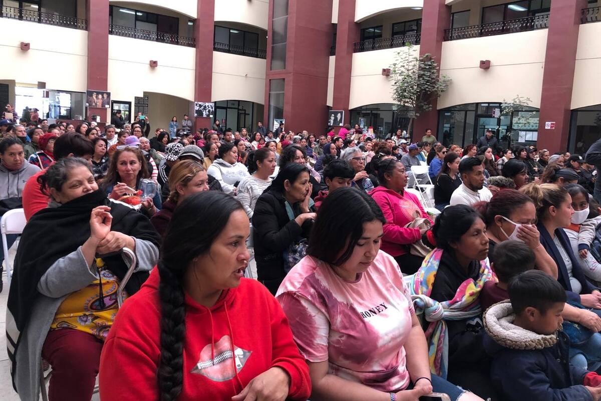 Entregan 594 apoyos a emprendedores de Rosarito