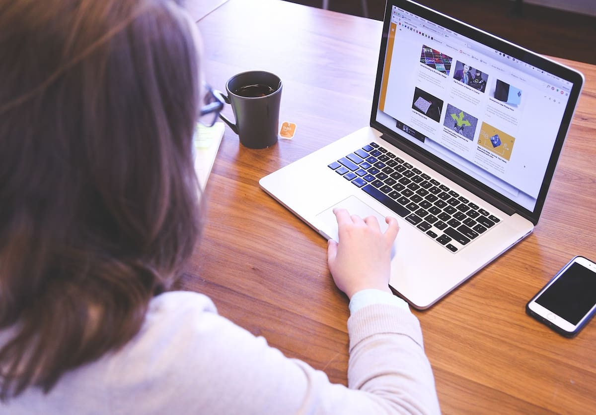 os servicios profesionales y técnicos que operan sin emitir facturas registraron un repunte del 9.6%, lo que demuestra que incluso los trabajadores con educación superior están optando por esquemas fuera del radar fiscal. Foto: internet