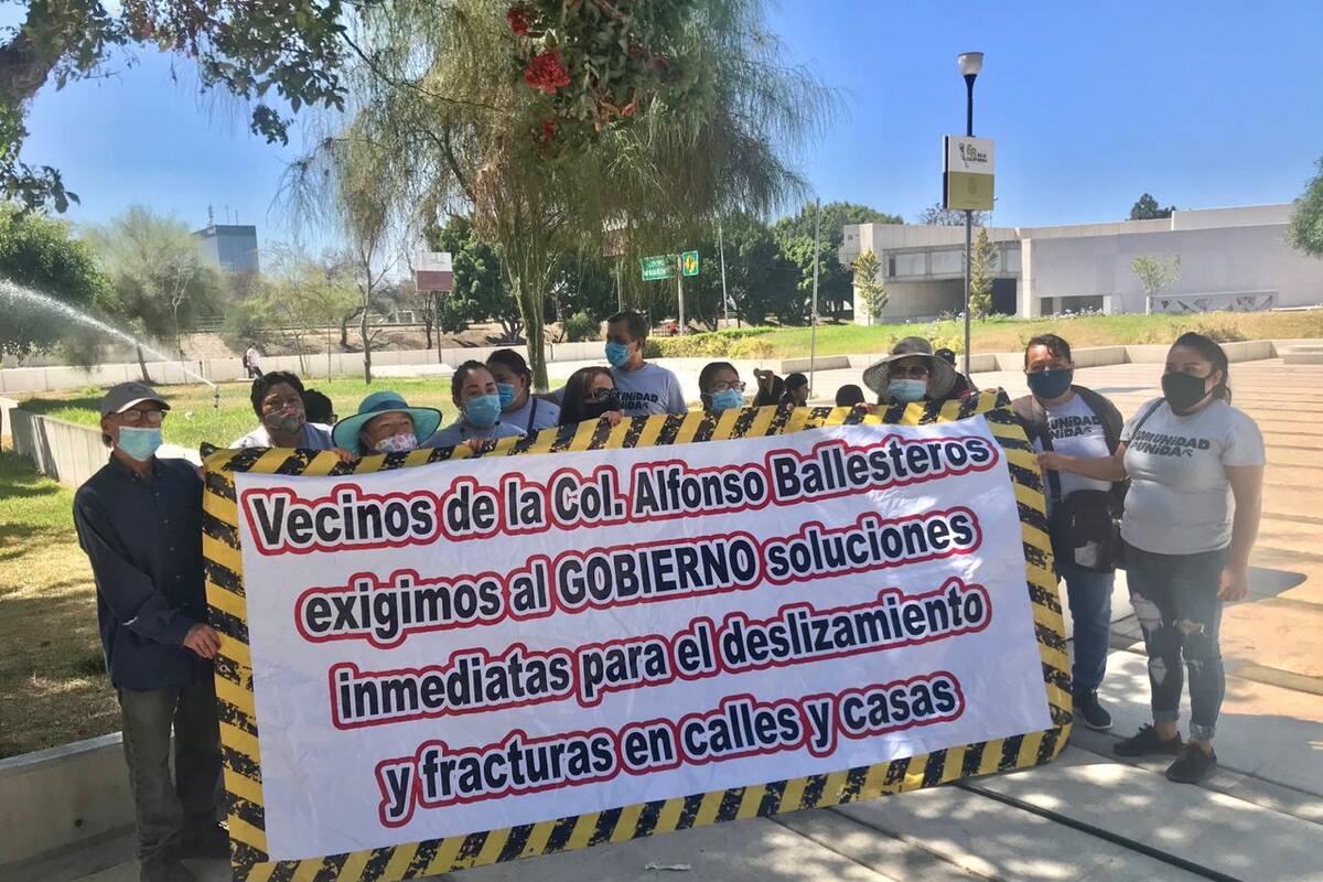 Vecinos protestan por deslizamientos en colonia Alfonso Ballesteros