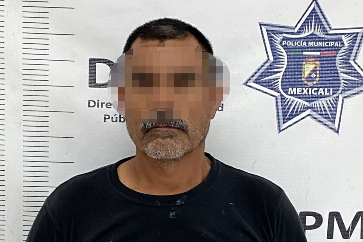 Sujeto con orden de aprehensión por ultrajes es detenido con navaja