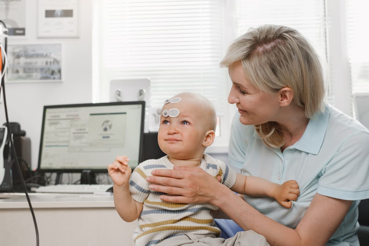 La intuición de los padres puede salvar vidas de sus hijos, revela estudio médico