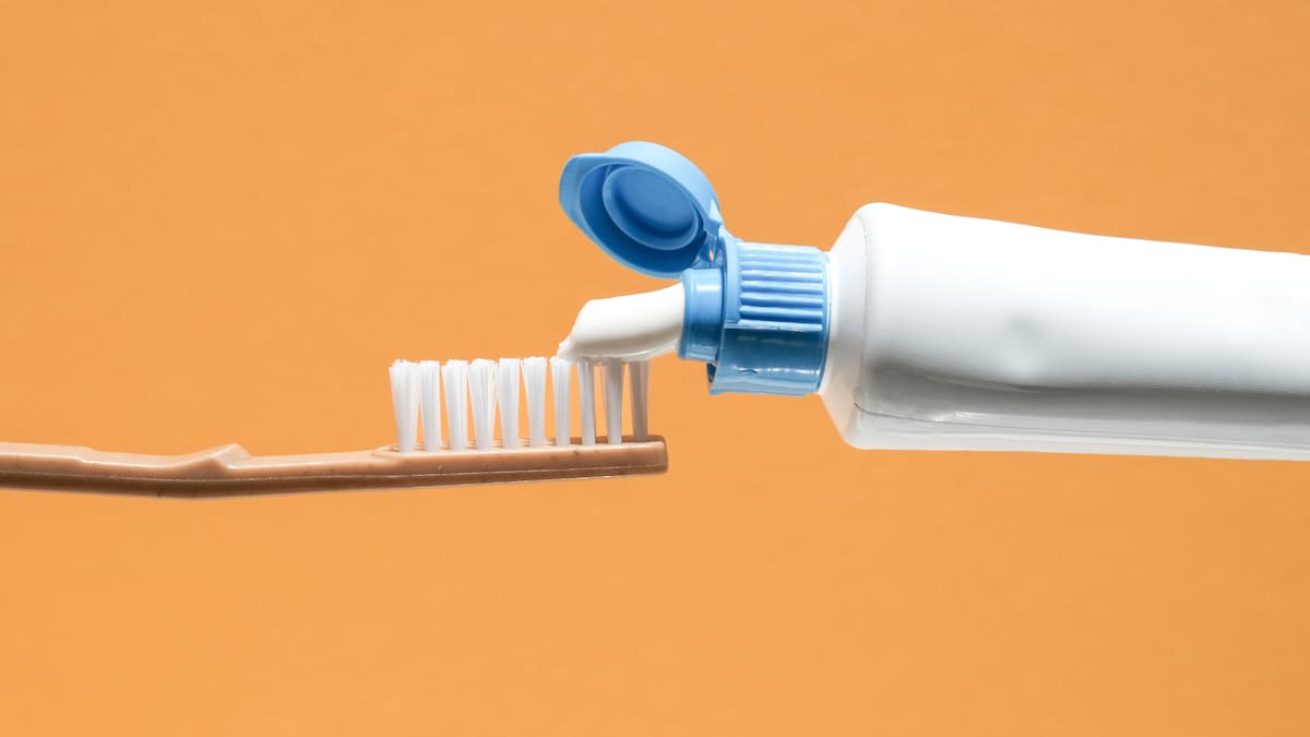 Elegir la pasta dental adecuada va más allá de la estética: influye directamente en la salud bucal y general/Foto: Canva