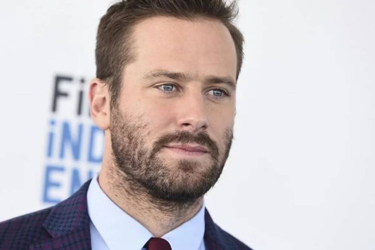 Armie Hammer: En bancarrota y trabajando en un hotel para mantener a su familia