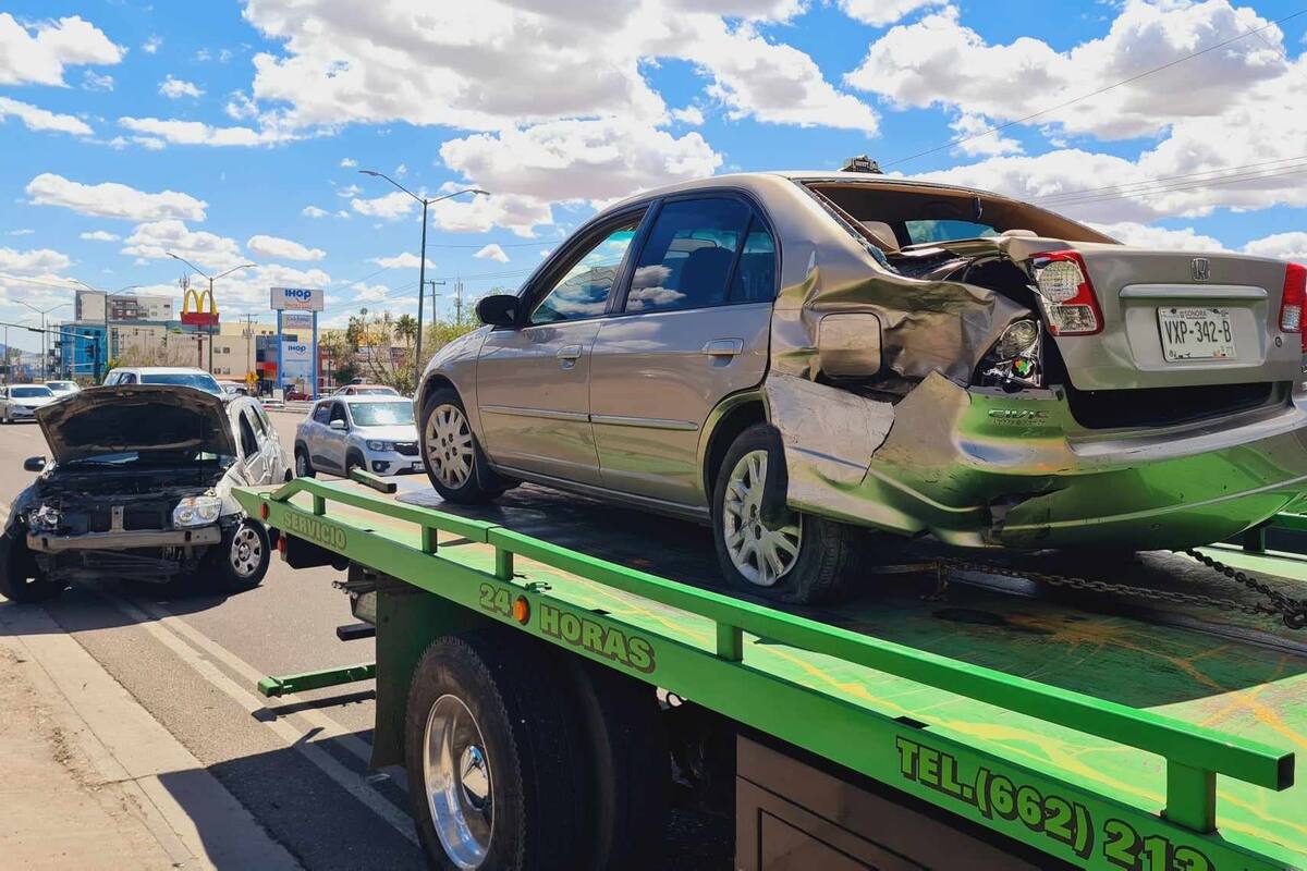 Dos heridos en choque volcamiento en bulevar Morelos y Progreso, en Hermosillo
