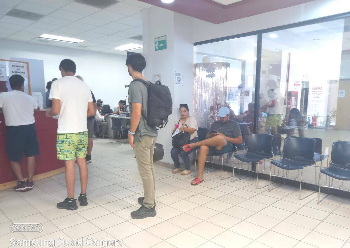 La recaudadora Tatiana Lerma Ramírez explicó que la restricción solo es para aquellos que quieren tramitar su licencia de conducir por vez primera.