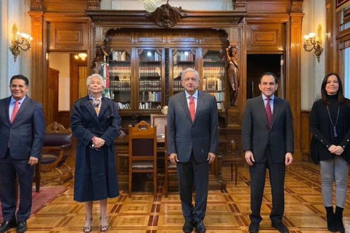 Qué es un "enroque", el movimiento que hizo AMLO entre Banco del Bienestar y Segob