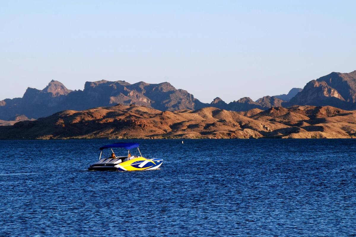 Libérate del estrés navegando en Lago Havasu
