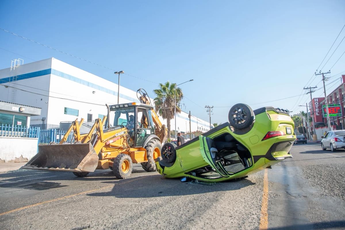 Tres vehículos chocaron en la Ruta Independencia; no hubo heridos de gravedad, solo daños materiales. Foto: Border Zoom