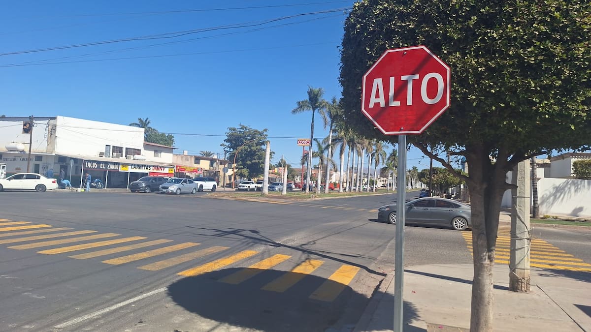Señal de alto en Cajeme, símbolo de los esfuerzos por mejorar la seguridad vial en el municipio. / Imagen por Mayra Echeverría.