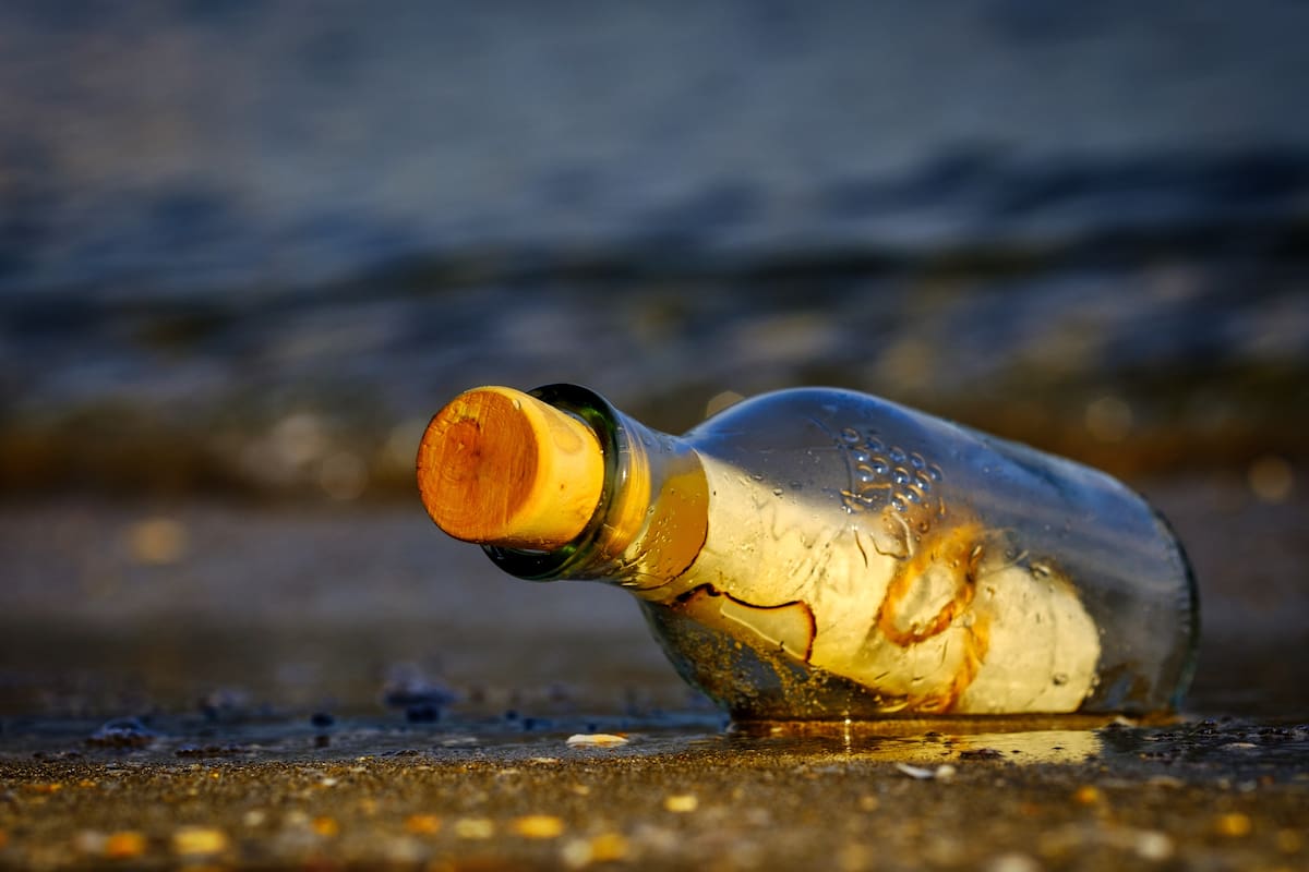 Encuentran mensaje en una botella en Australia: Fue lanzada en Brasil hace 16 años
