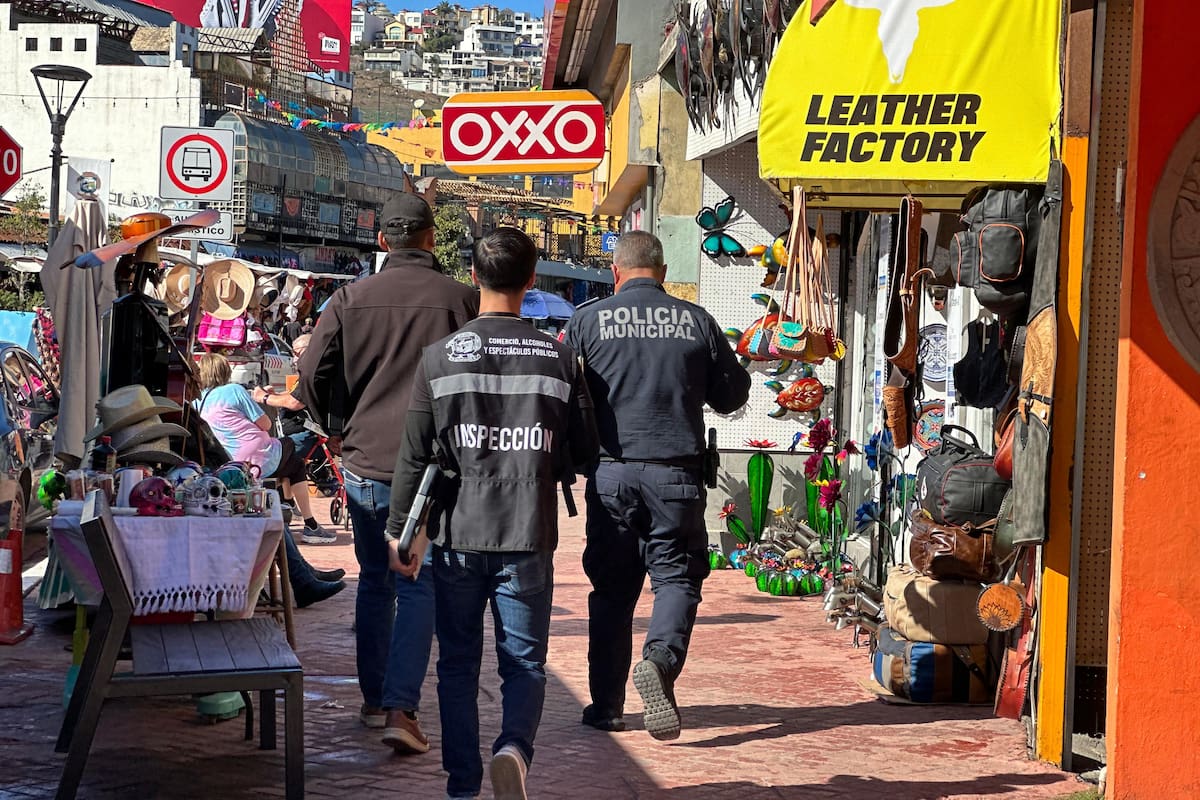 Refuerzan acciones de ordenamiento en zonas comerciales de Ensenada