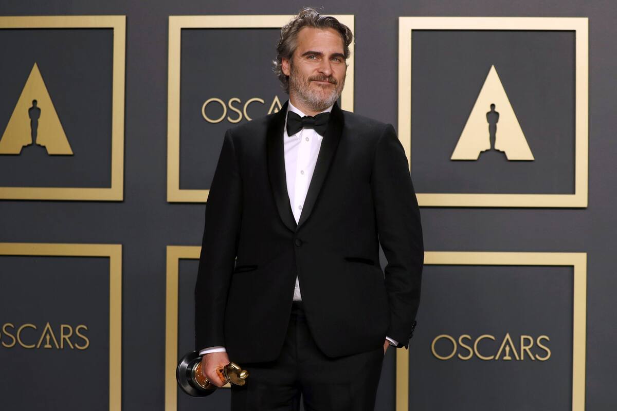 Rescata Joaquín Phoenix a una vaca y a su cría tras ganar el Óscar