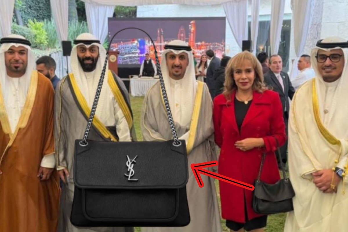 Acusan en redes que diputada de Morena Paola Tenorio Adame usa photoshop para borrar logo de Yves Saint Laurent en bolsa que lució durante evento en Embajada de Kuwait
