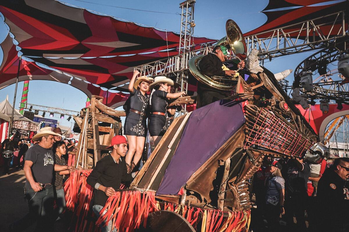 La banda sinaloense ha encantado a los extranjeros en el Fan Fest