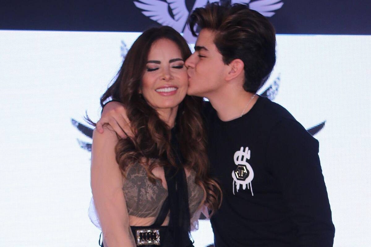 Recuerdan Gloria Trevi y su hijo a la fallecida Ana Dalay