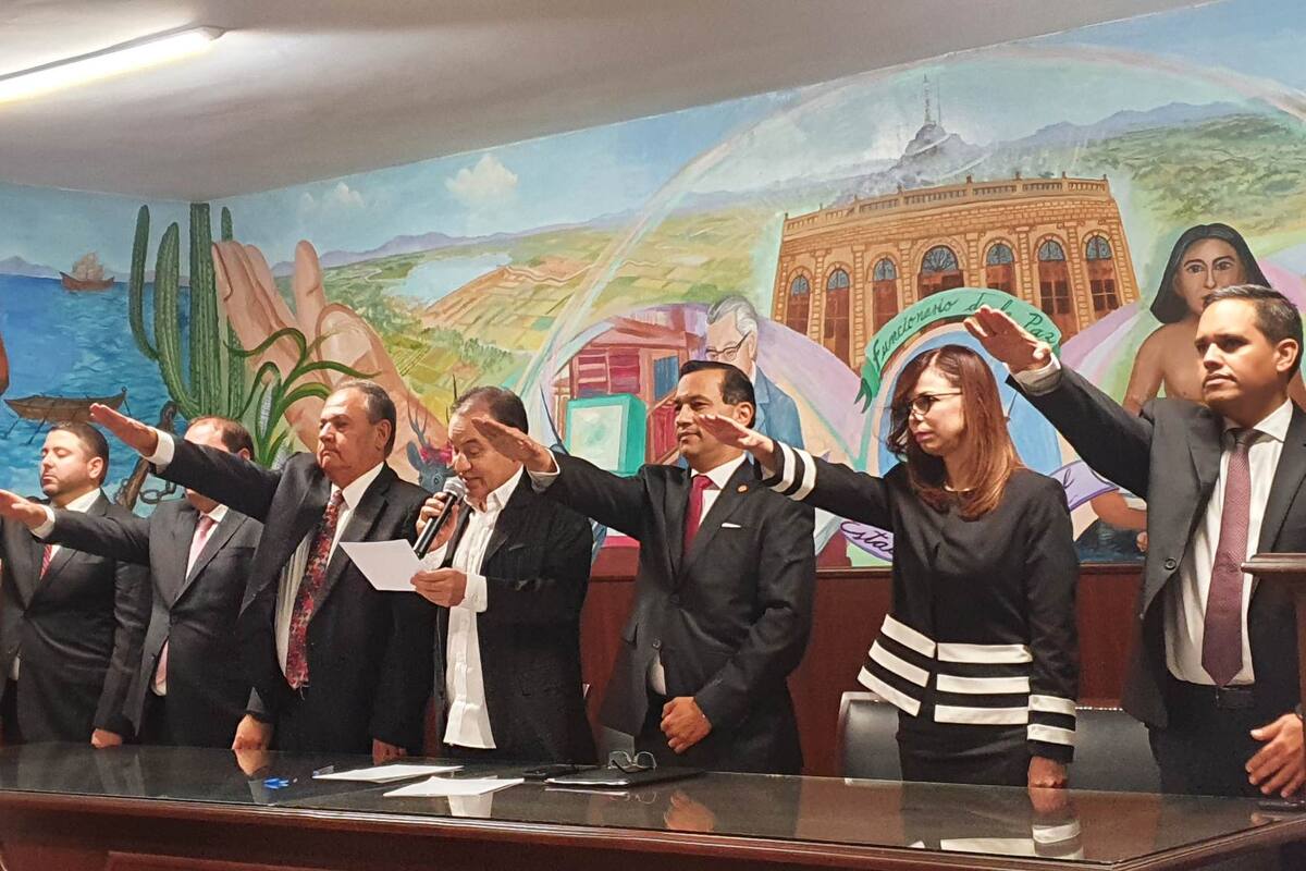 Hay 800 denuncias en Sonora por procesos fedetarios, revela el Gobernador al tomarle protesta al consejo directivo del Colegio de Notarios