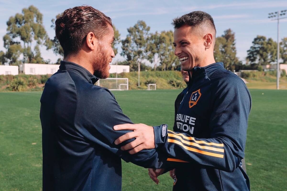 Dos Santos defiende a ‘Chicharito’: “Es una leyenda duela al que le duela”