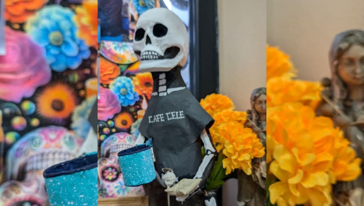 Gerardo Medina del Café Cele en Mercado Municipal ya montó el Altar de Muertos dedicado a los que fueron sus clientes y amigos.