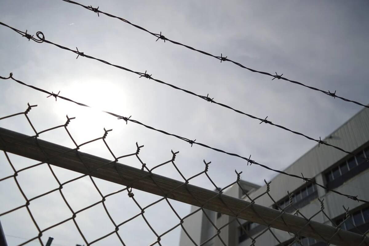 Confirman brote de Covid-19 en centro de detención juvenil de Virginia