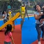 “Ella aseguró que solo su niña podía jugar porque era hija de alguien muy poderoso”: Madre visita un parque público con sus hijos y graba cómo otra mujer los corre y le busca pelea