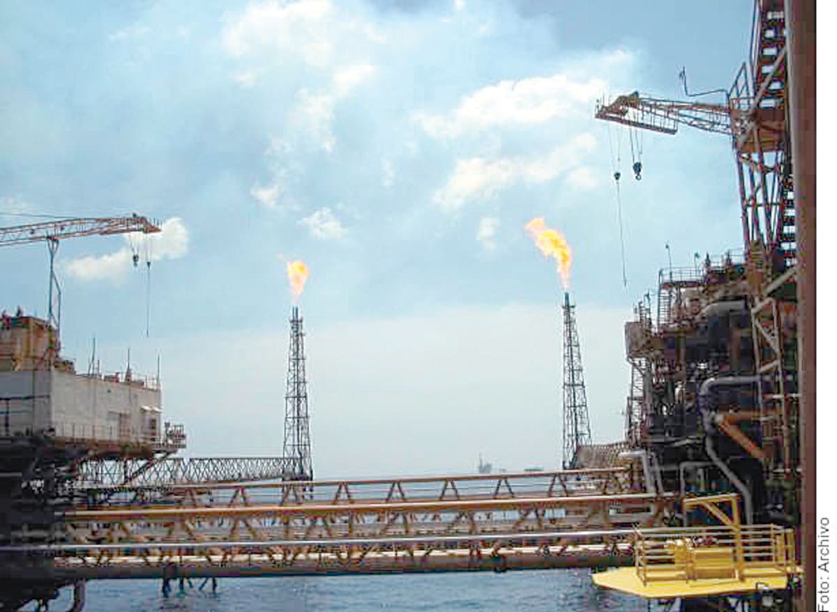 Tumban alianzas de Pemex con IP
El 4 de junio, Pemex Exploración y Producción presentó a la Sener su renuncia a los derechos derivados de los procedimientos de migración con socio y la dependencia lo aprobó el 10 de junio, según se informo en la sesión extraordinaria de la CNH.