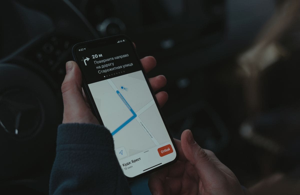 Bancos, apps de transporte, delivery, mensajería y cuentas laborales pueden presentar fallas si el usuario deja de recibir SMS, códigos de seguridad o llamadas por no completar el registro obligatorio de líneas móviles en México. | Foto: Especial.