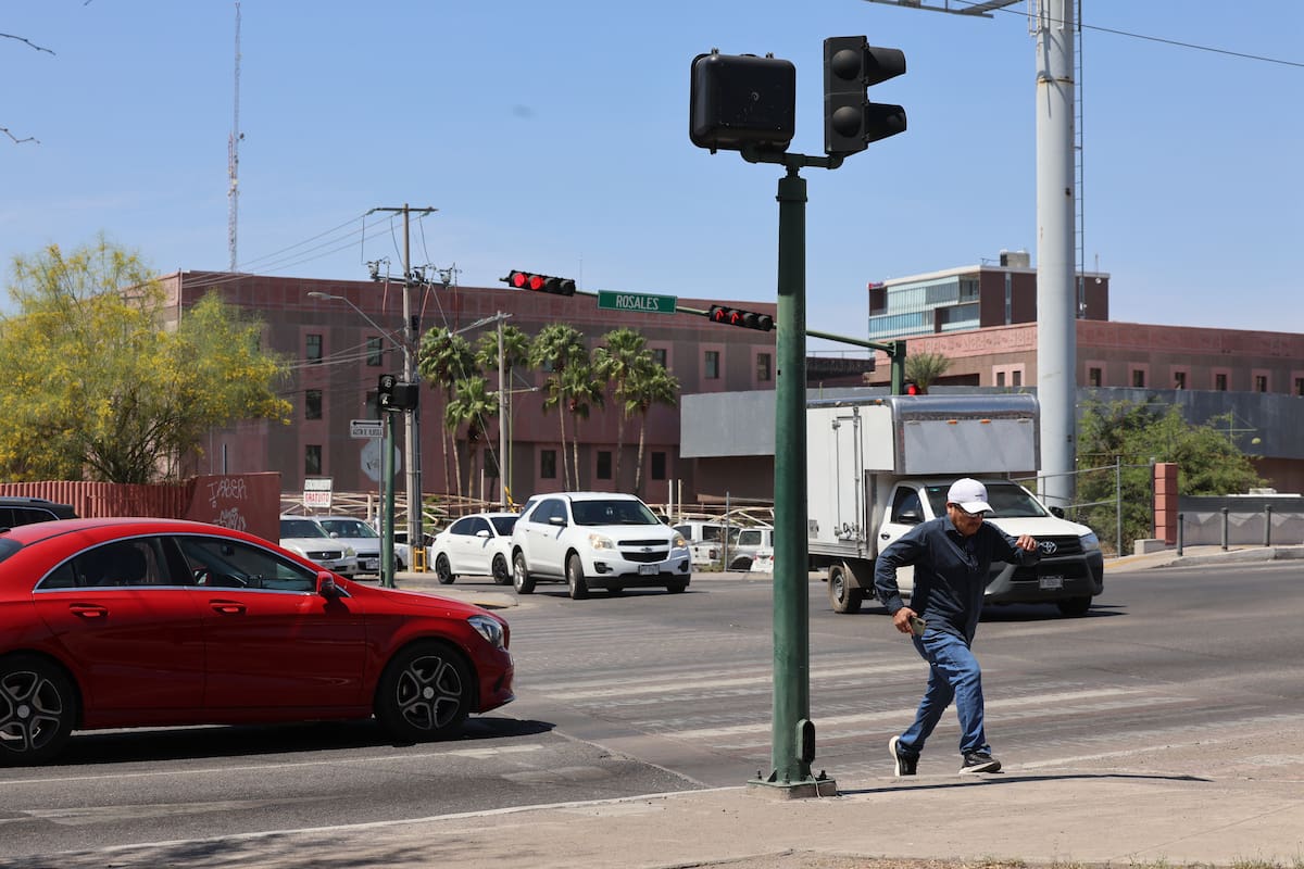 Peatones denuncian temor a cruzar bulevar Rosales y avenida Cultura tras atropellamiento de un hombre en Hermosillo