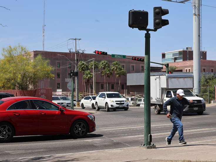 Peatones denuncian temor a cruzar bulevar Rosales y avenida Cultura tras atropellamiento de un hombre en Hermosillo