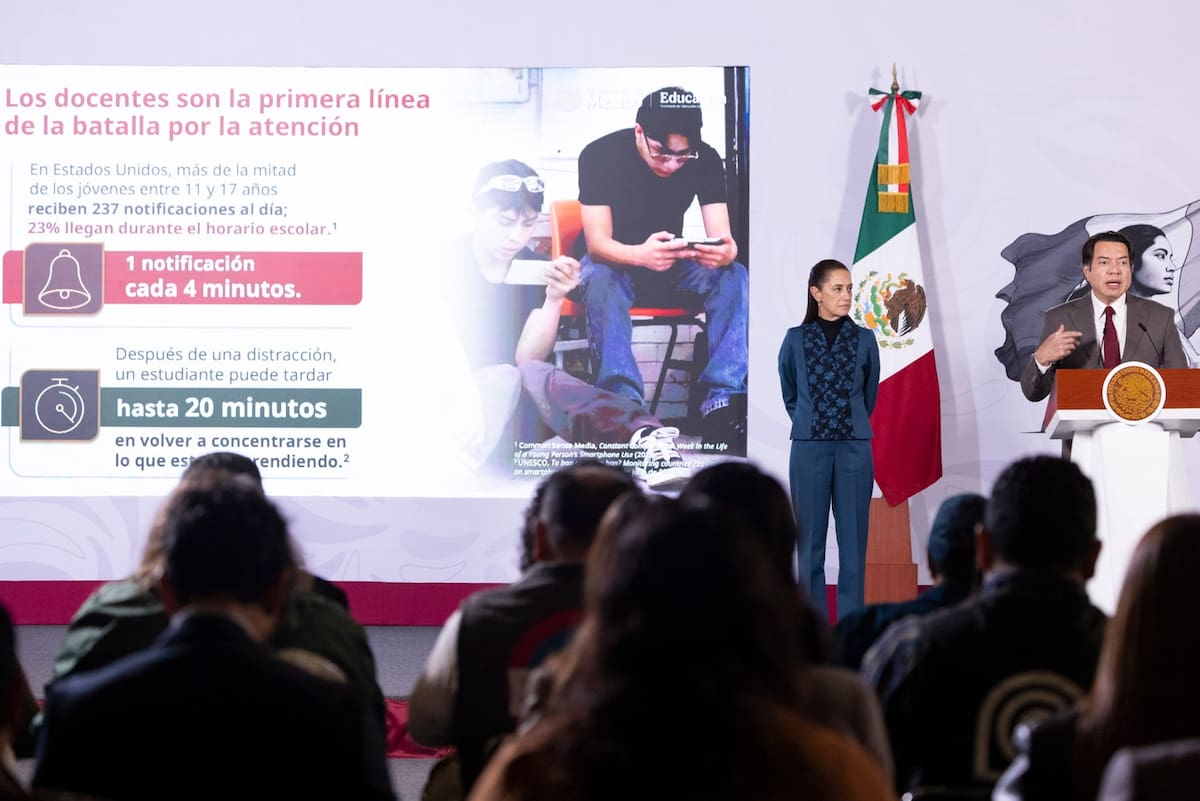 El titular de la SEP, Mario Delgado, en la "Conferencia del Pueblo" de la presidenta Claudia Sheinbaum, el 10 de agosto del 2026. | Crédito: Presidencia