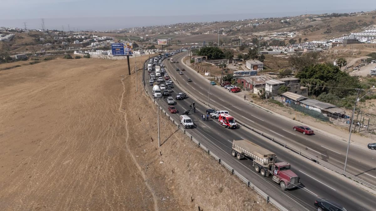El accidente involucró tres vehículos y generó movilización de cuerpos de emergencia en la zona de Cuesta Blanca. Foto: Border Zoom
