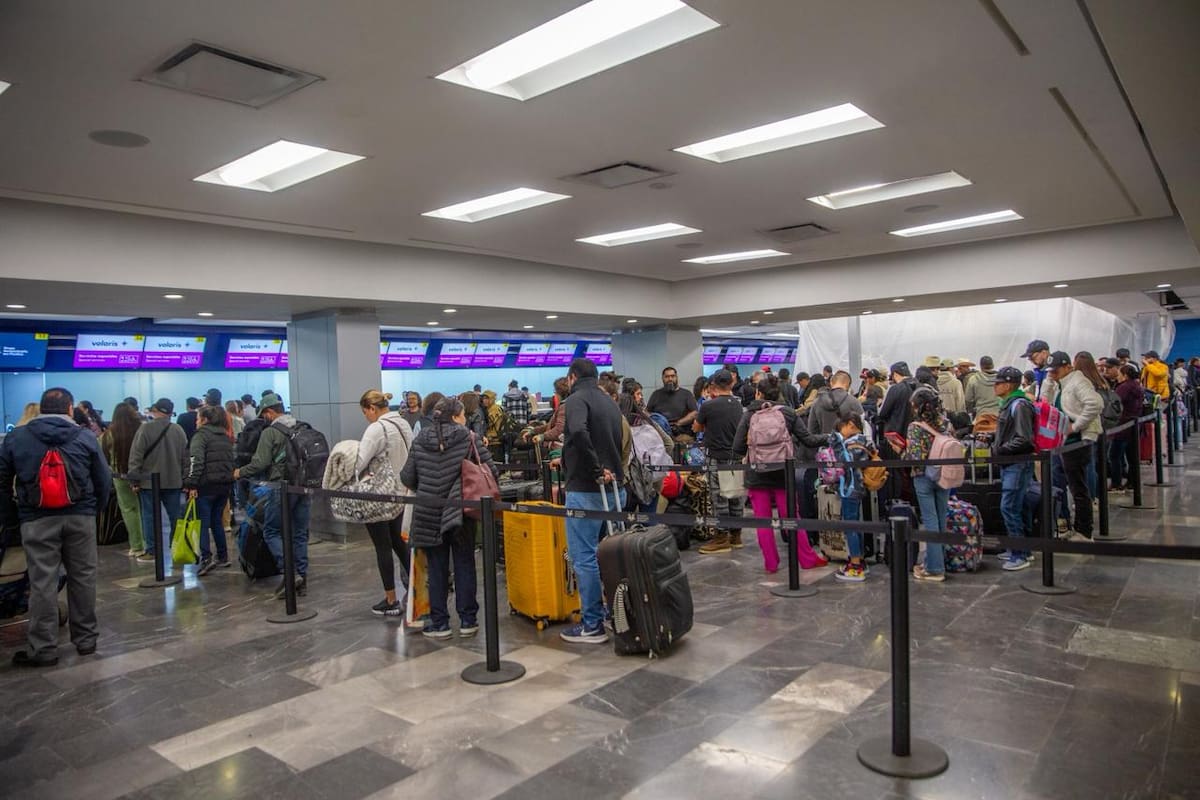 México invertirá más de 129 mil millones en modernizar aeropuertos y carreteras