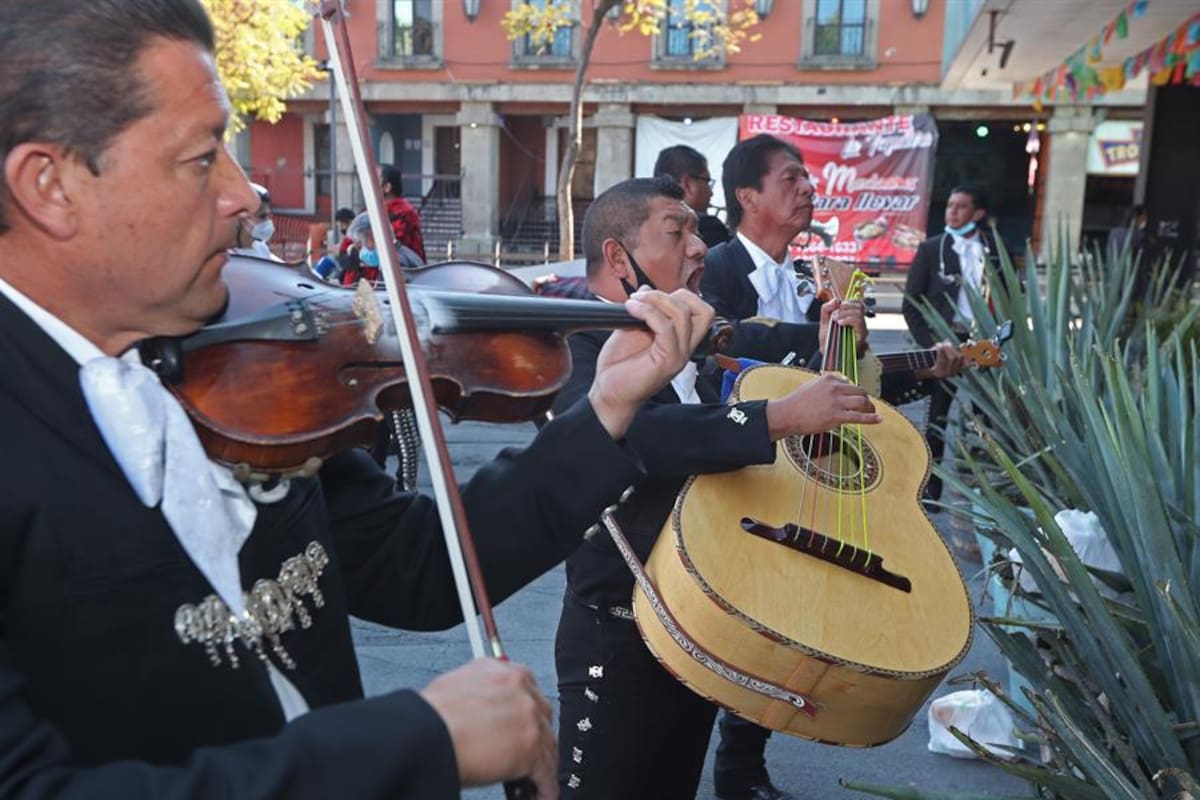 Sobreviven al Covid y con su música conmemoran el Día del Mariachi