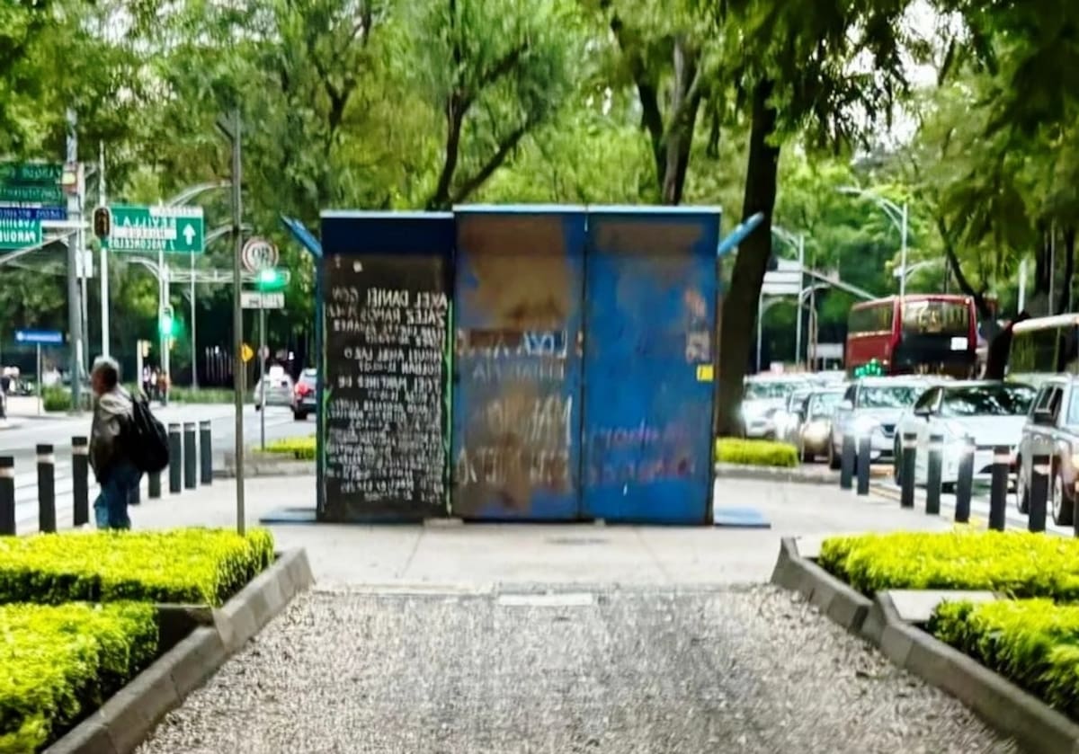 Así lucen las vallas que rodean al reloj del Mundial 2026 en el Paseo de la Reforma. (Foto: Especial)