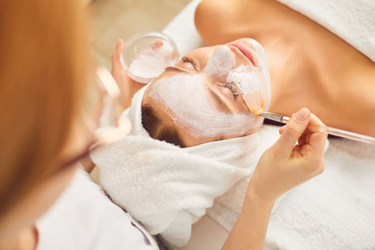 Cómo adaptar tu rutina facial a partir de los 40