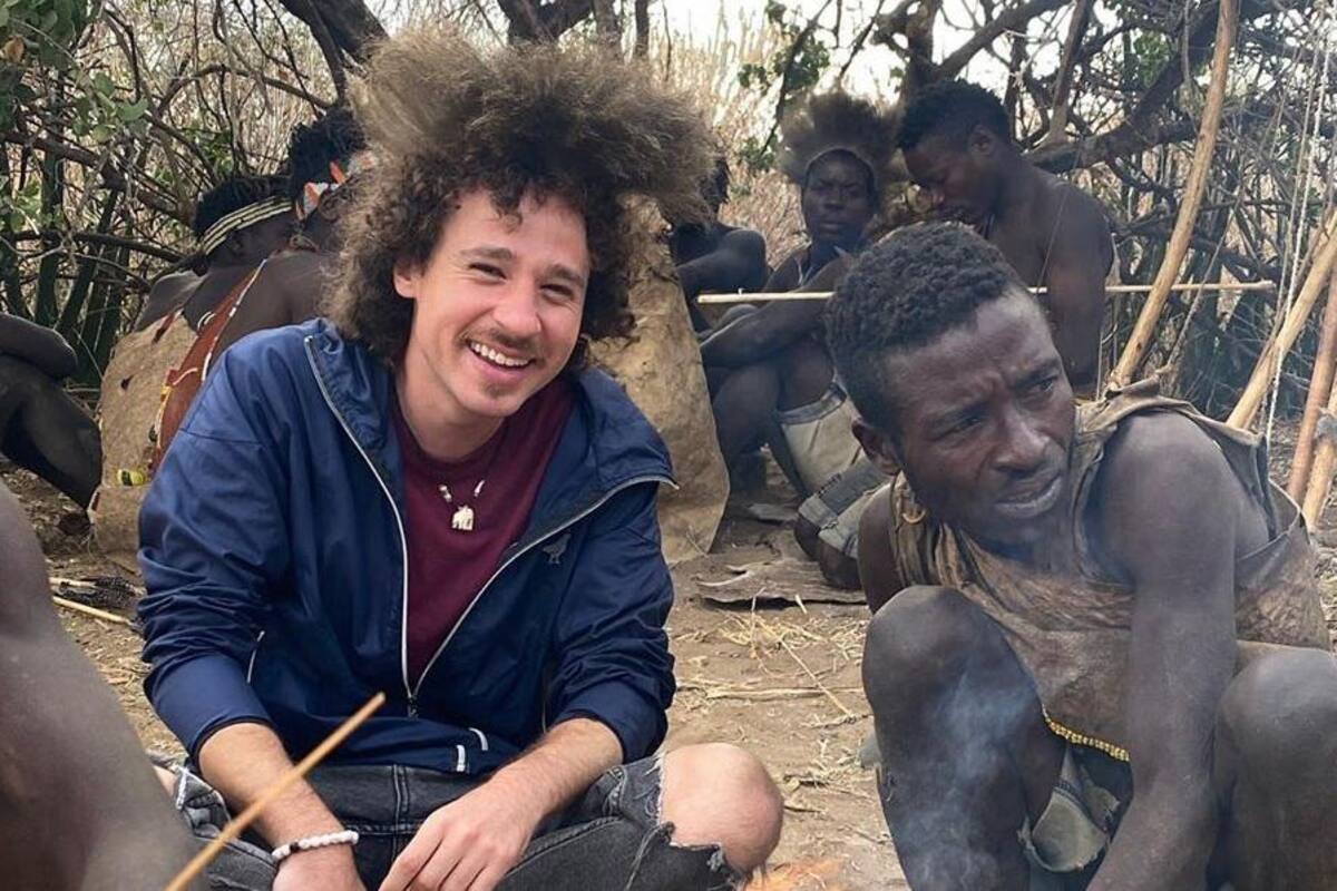 Siguen críticas contra Luisito Comunica mientras él está en África