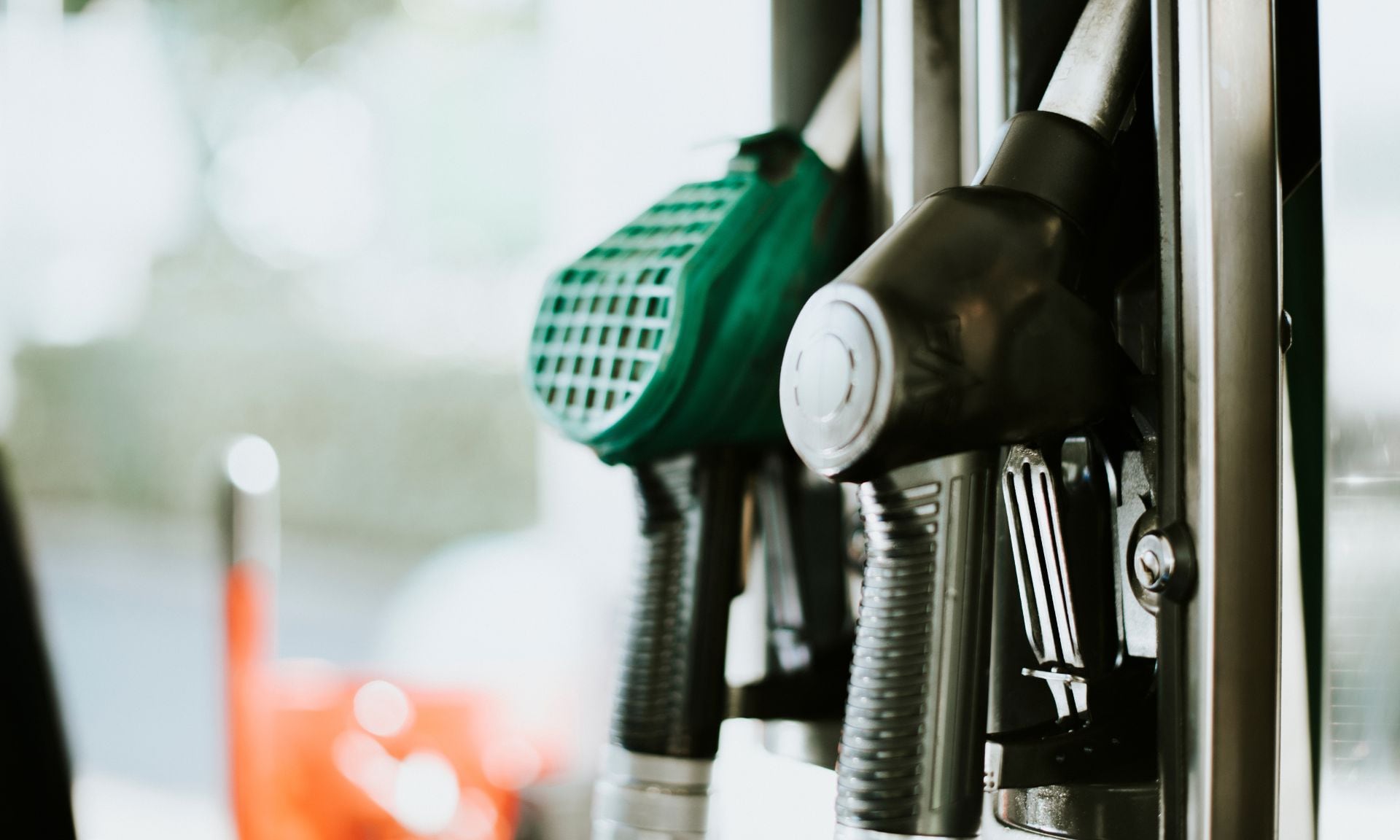 Guerra en Medio Oriente y cierre del Estrecho de Ormuz encarecen la gasolina en EEUU. | Foto: Freepik.