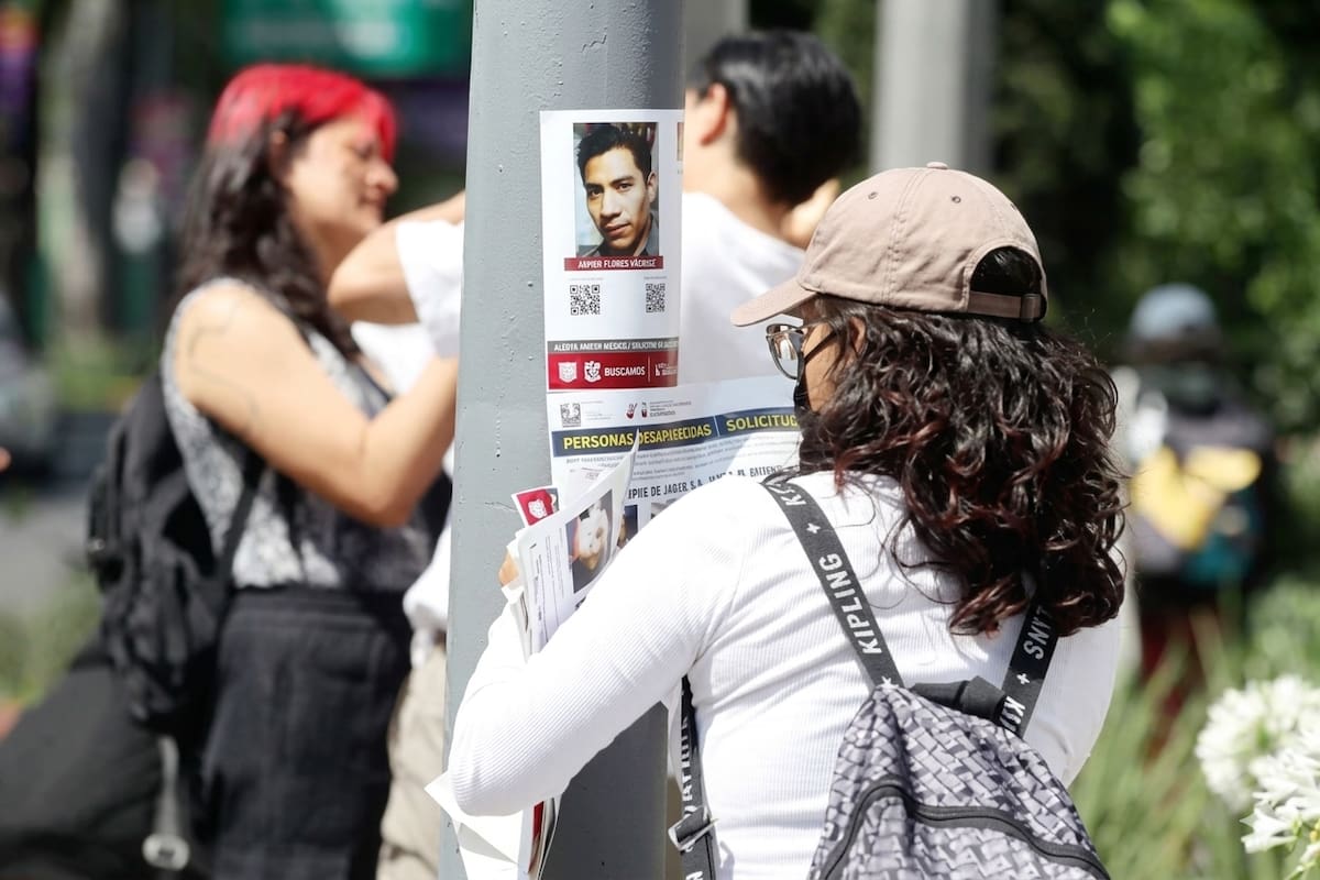 Protestan por desaparecidos frente al Estadio Azteca