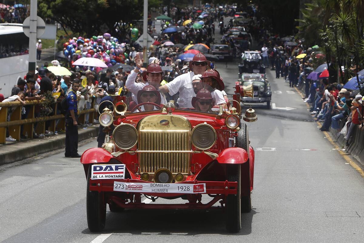 Autos antiguos cuentan la historia de la movilidad en Medellín