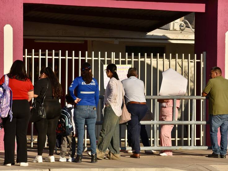 Niegan padres acceso a alumnos de primaria