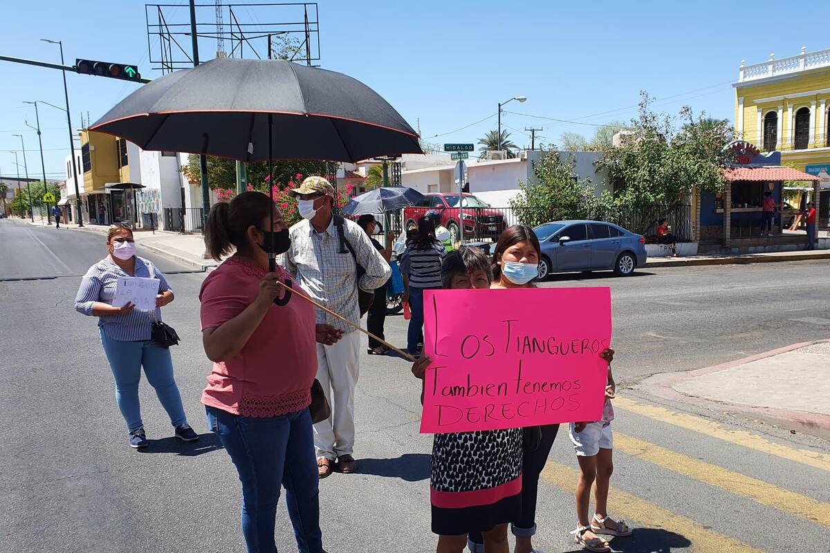 Bloquean calle Rosales hermosillenses que exigen apoyo para la adquisición de vivienda