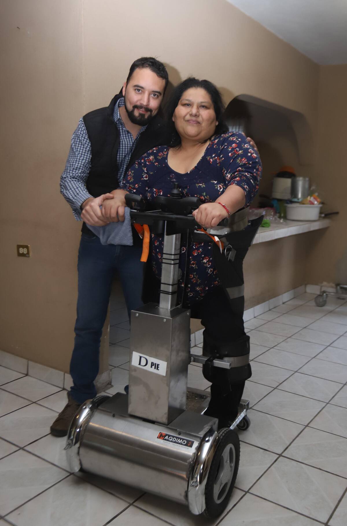 Francisca Patricia Ruiz Valdez logró ponerse de pie nuevamente gracias a la creación del ingeniero Luis Antonio Madrid.